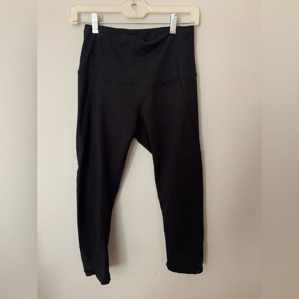 Black Zella capris legging, w/ mesh on the bottom of the leg, size small